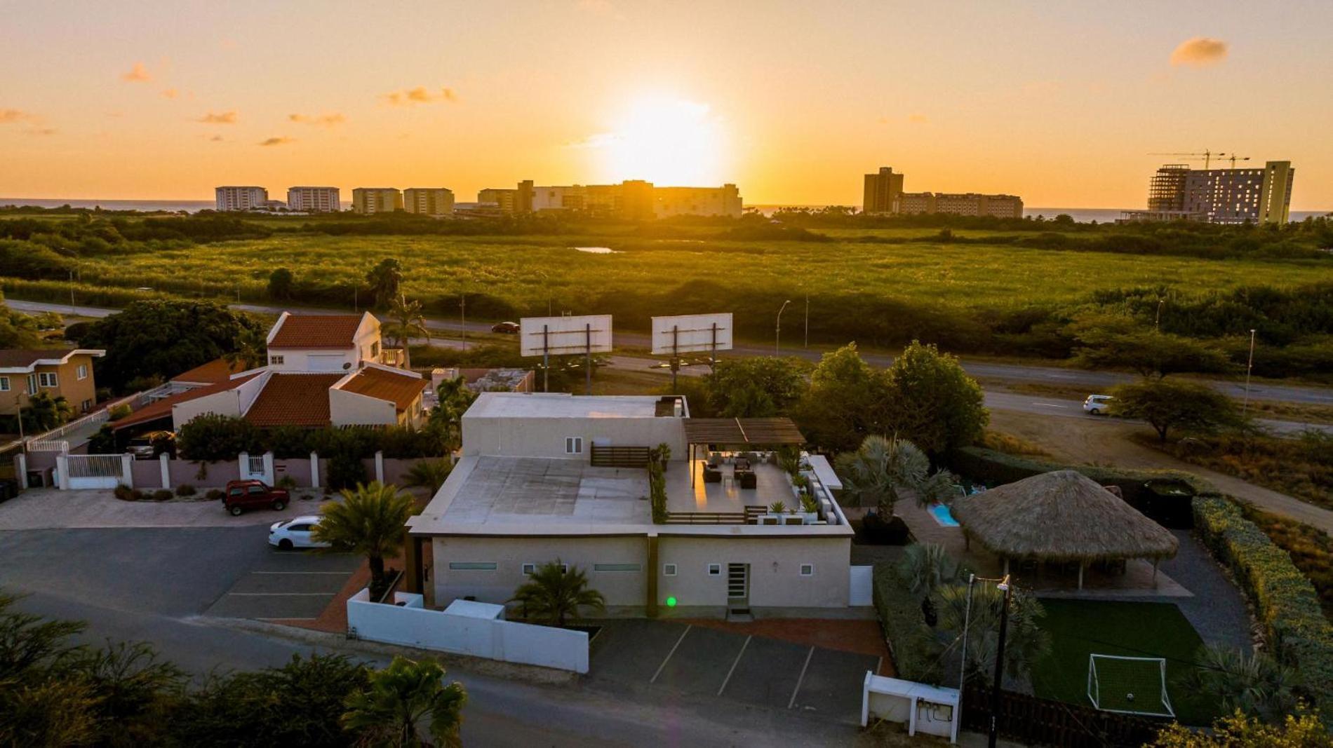 Koyari Modern Condos 9Br 7Ba Sleeps 26 W/ Pool And Roof Deck Palm Beach Kültér fotó