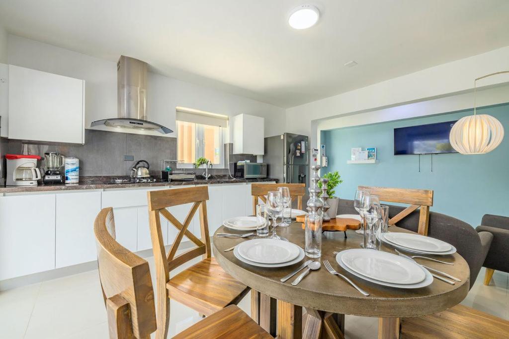 Koyari Modern Condos 9Br 7Ba Sleeps 26 W/ Pool And Roof Deck Palm Beach Kültér fotó