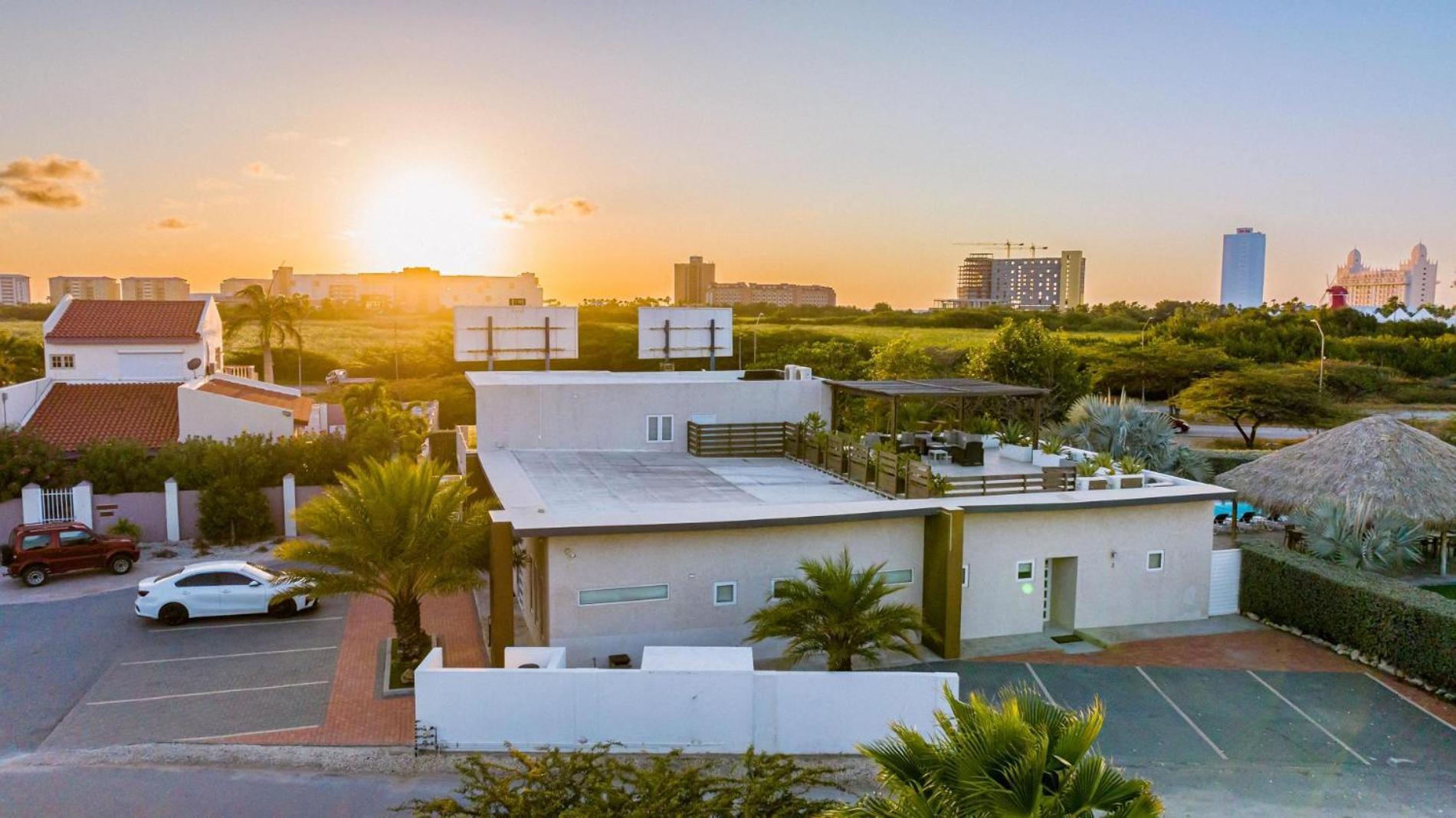 Koyari Modern Condos 9Br 7Ba Sleeps 26 W/ Pool And Roof Deck Palm Beach Kültér fotó