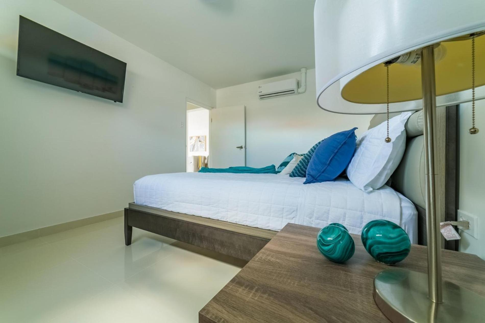 Koyari Modern Condos 9Br 7Ba Sleeps 26 W/ Pool And Roof Deck Palm Beach Kültér fotó