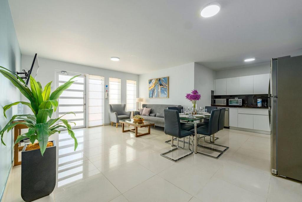 Koyari Modern Condos 9Br 7Ba Sleeps 26 W/ Pool And Roof Deck Palm Beach Kültér fotó