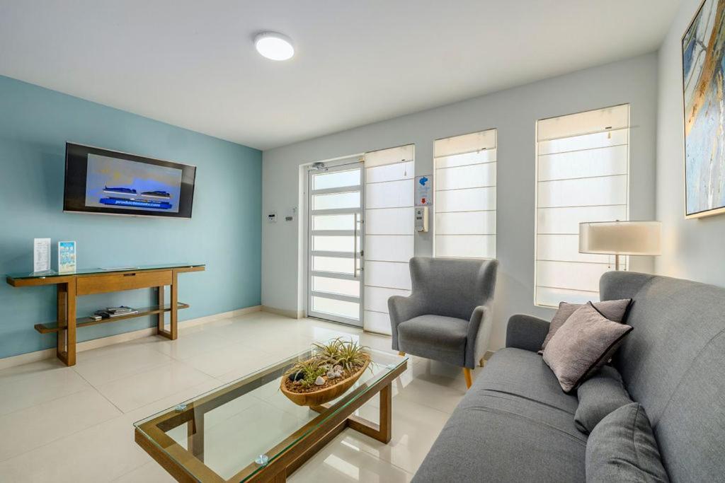 Koyari Modern Condos 9Br 7Ba Sleeps 26 W/ Pool And Roof Deck Palm Beach Kültér fotó