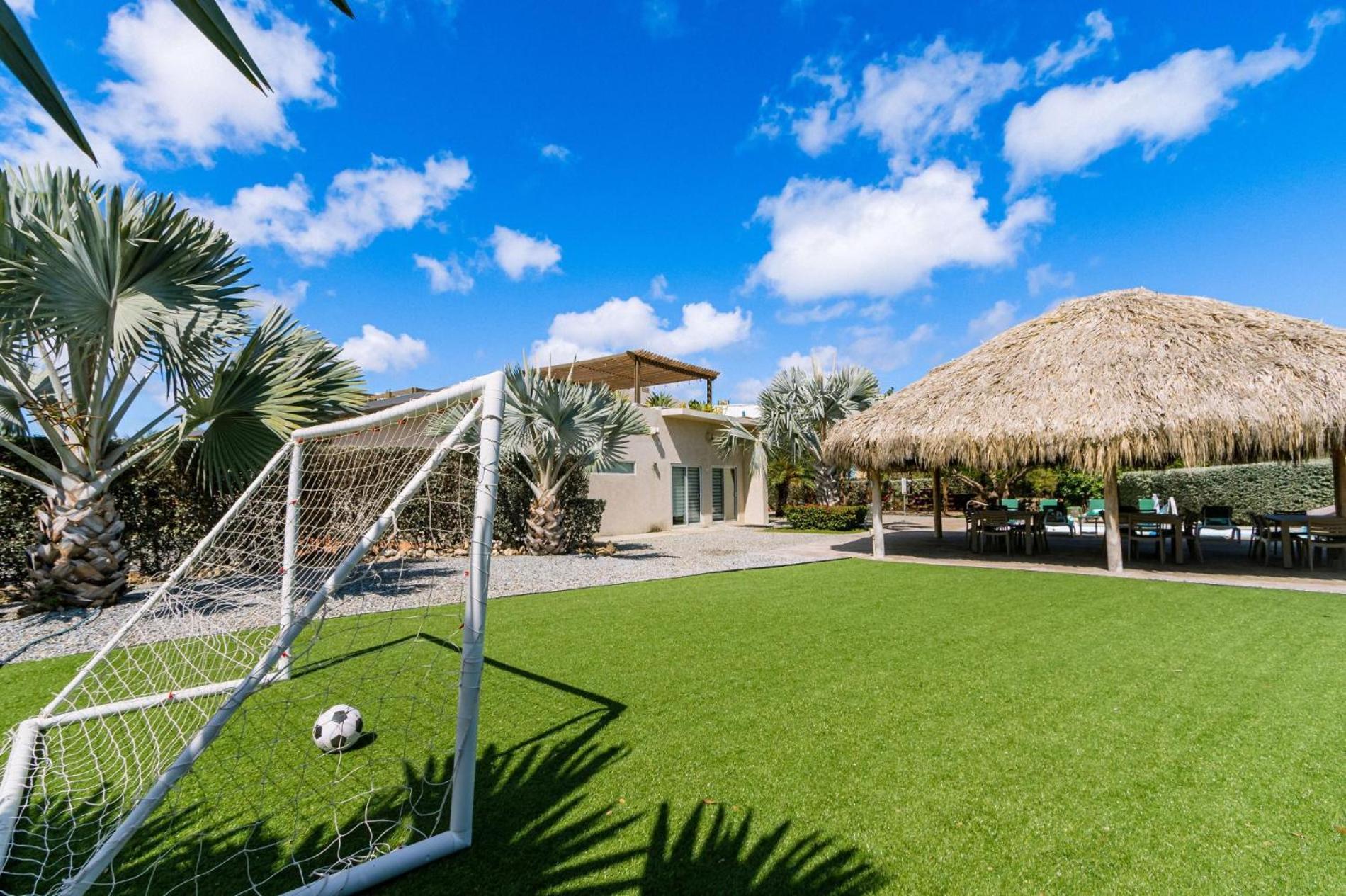 Koyari Modern Condos 9Br 7Ba Sleeps 26 W/ Pool And Roof Deck Palm Beach Kültér fotó